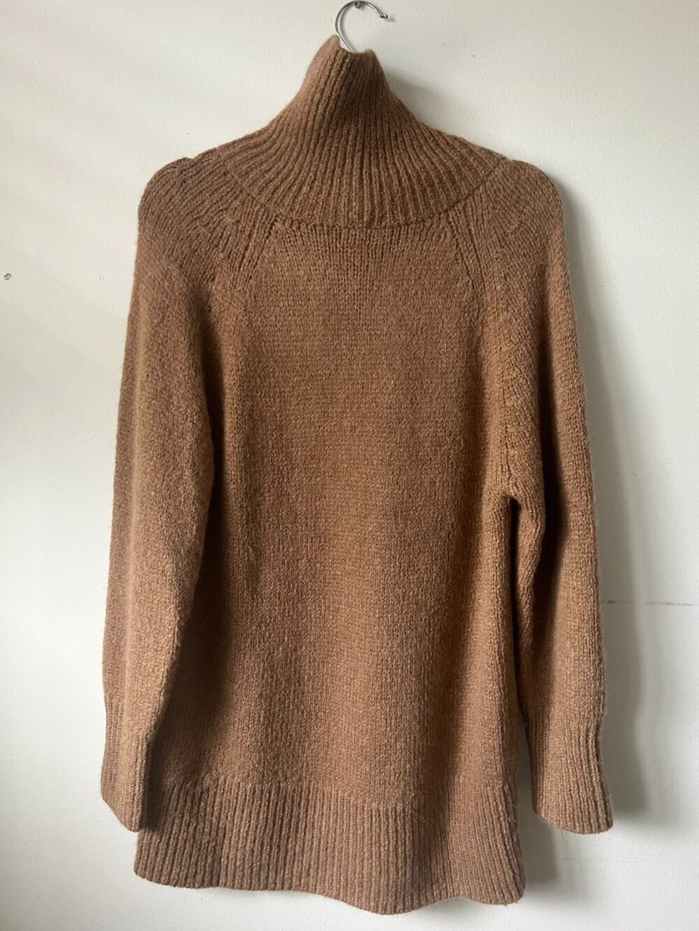 Aritzia Babaton 100% Alpaca Day Off Oversized Turtleneck Sweater Camel Small